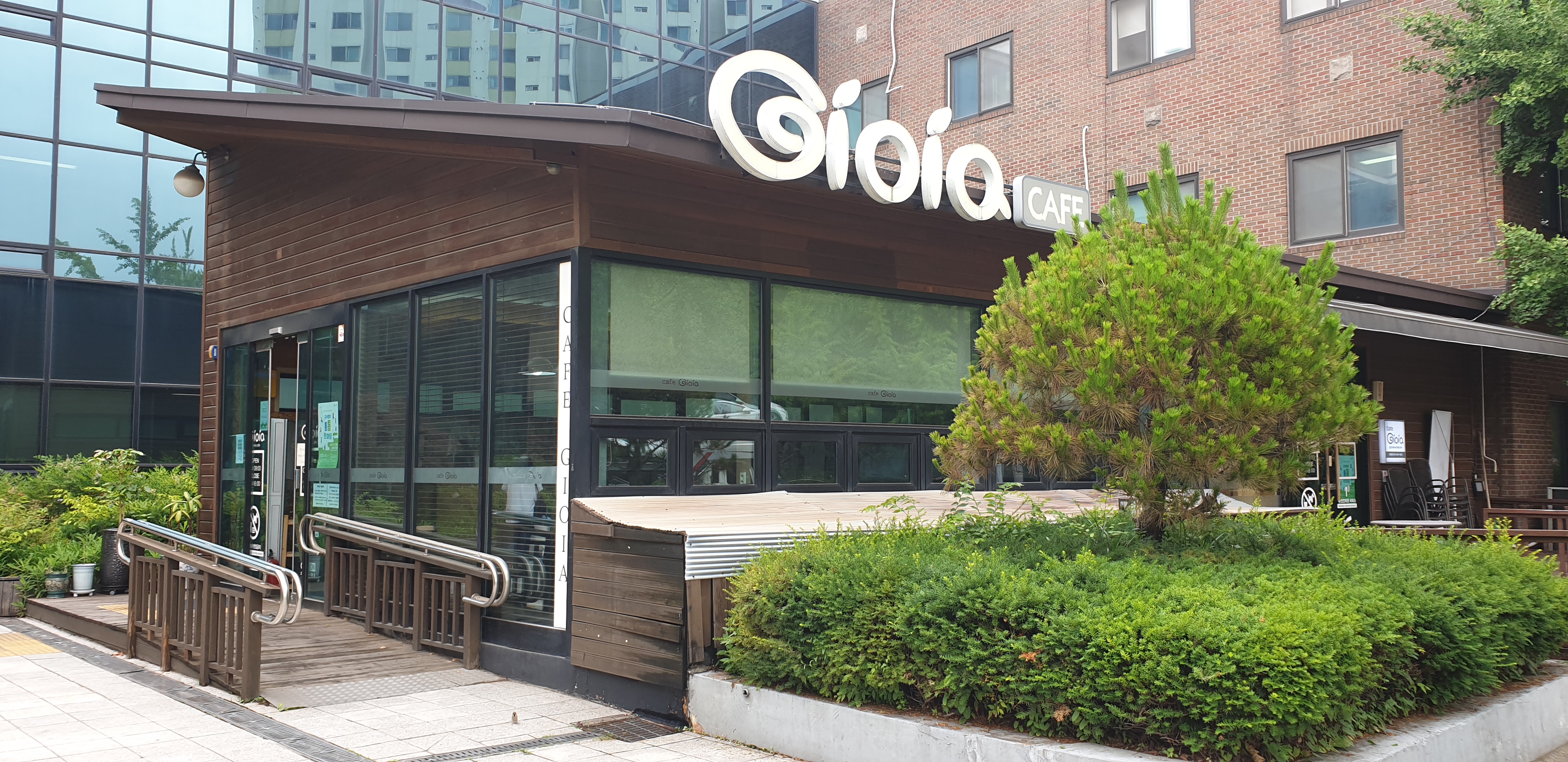 기쁜우리보호작업장에서 운영하는 카페 조이아를 소개합니다.