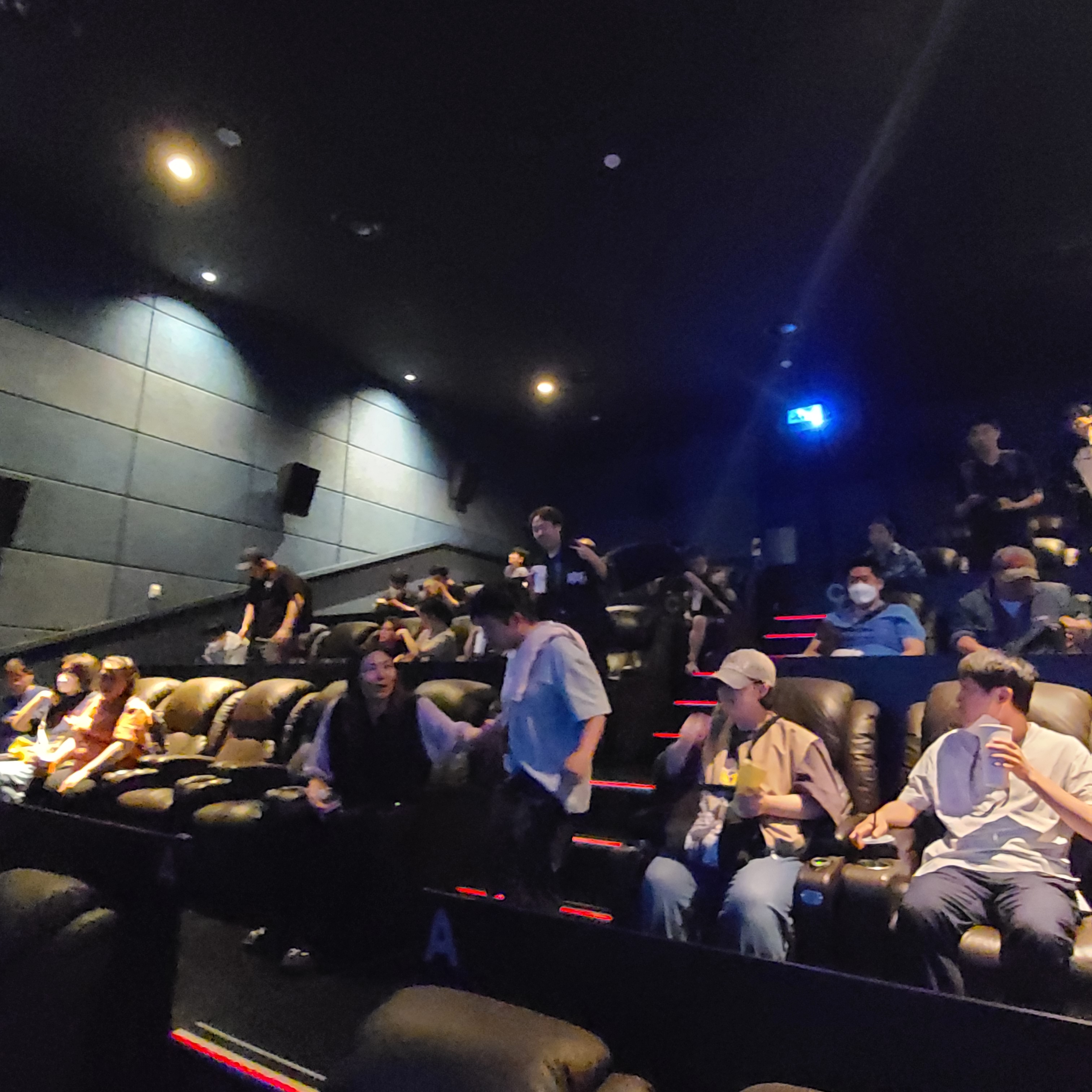 기쁜우리보호작업장 특별활동(영화관람) 진행