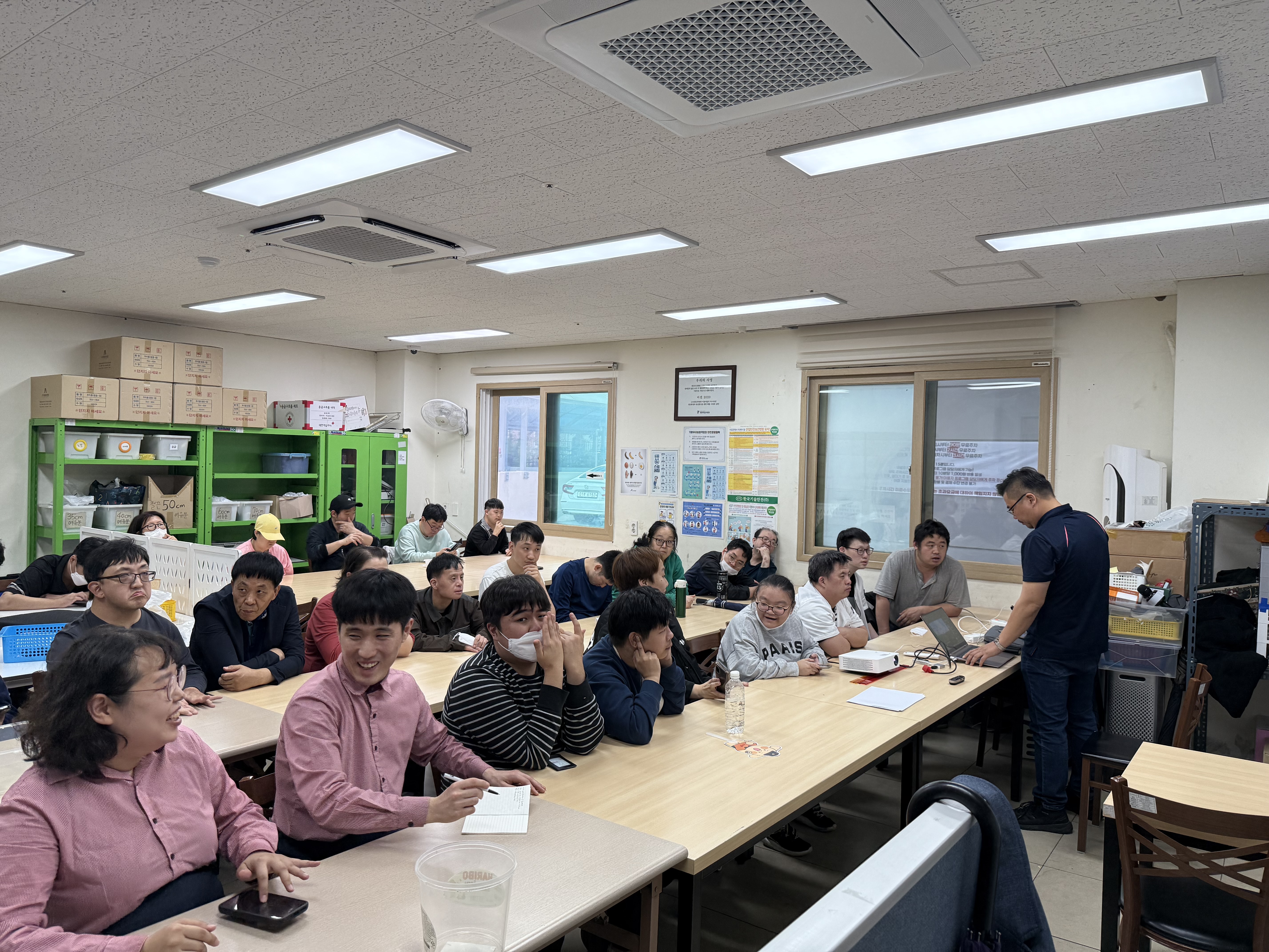 기쁜우리보호작업장 이용자 인권교육 진행