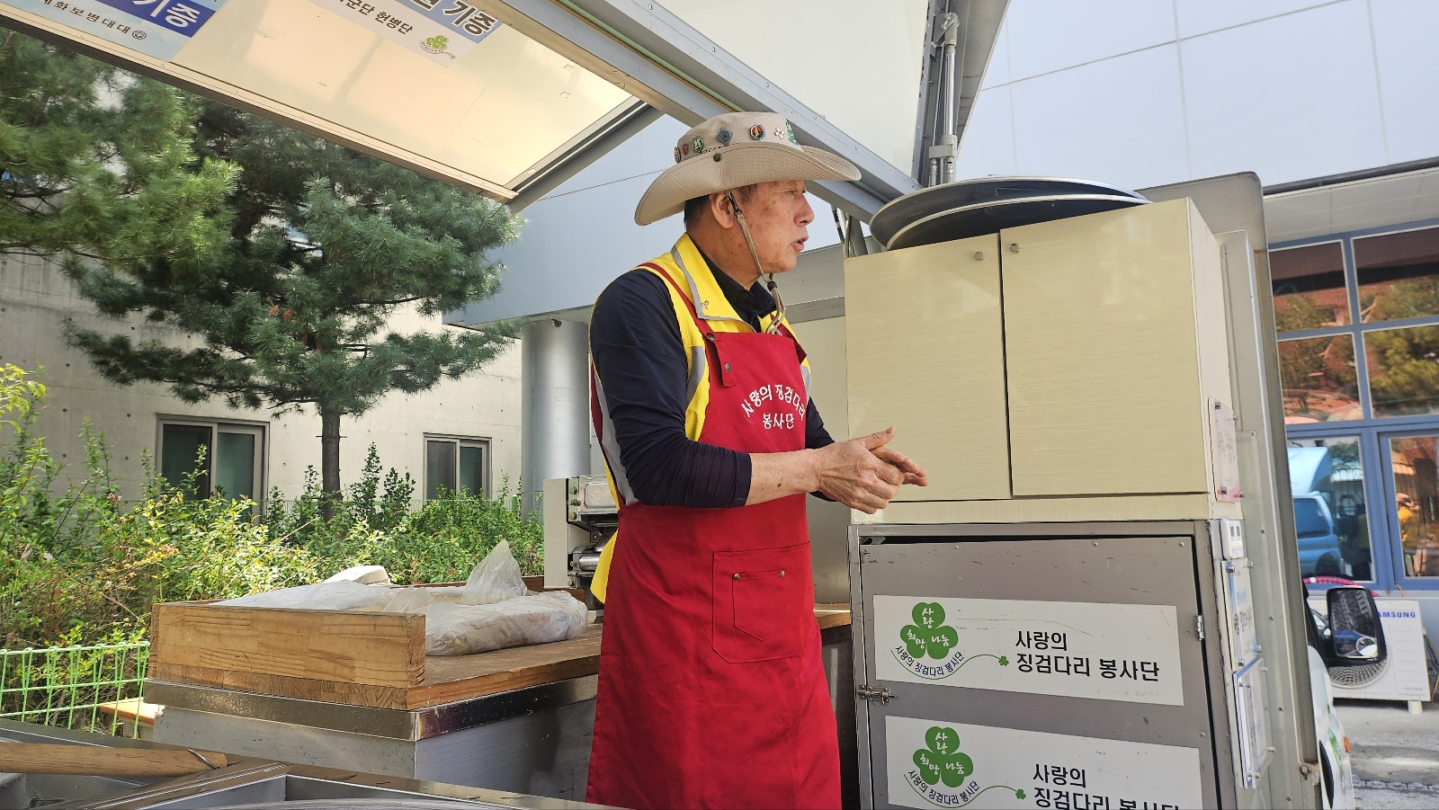 "사랑의 징검다리 봉사단"과 함께하는 짜장면 나눔 행사